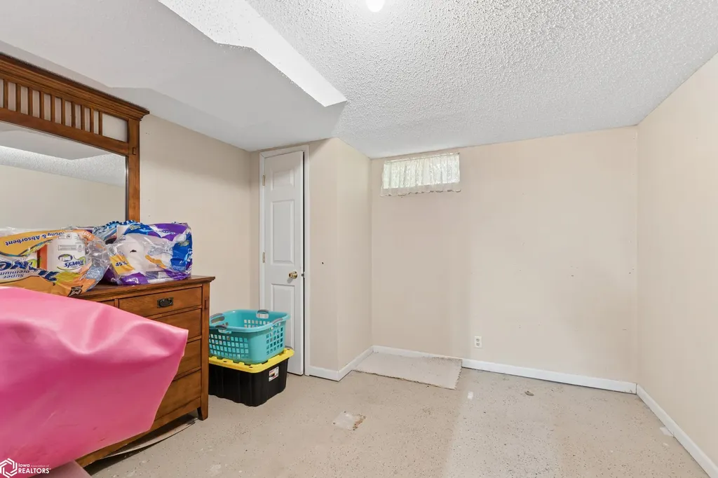 658 S Illinois Avenue Mason City IA 50401