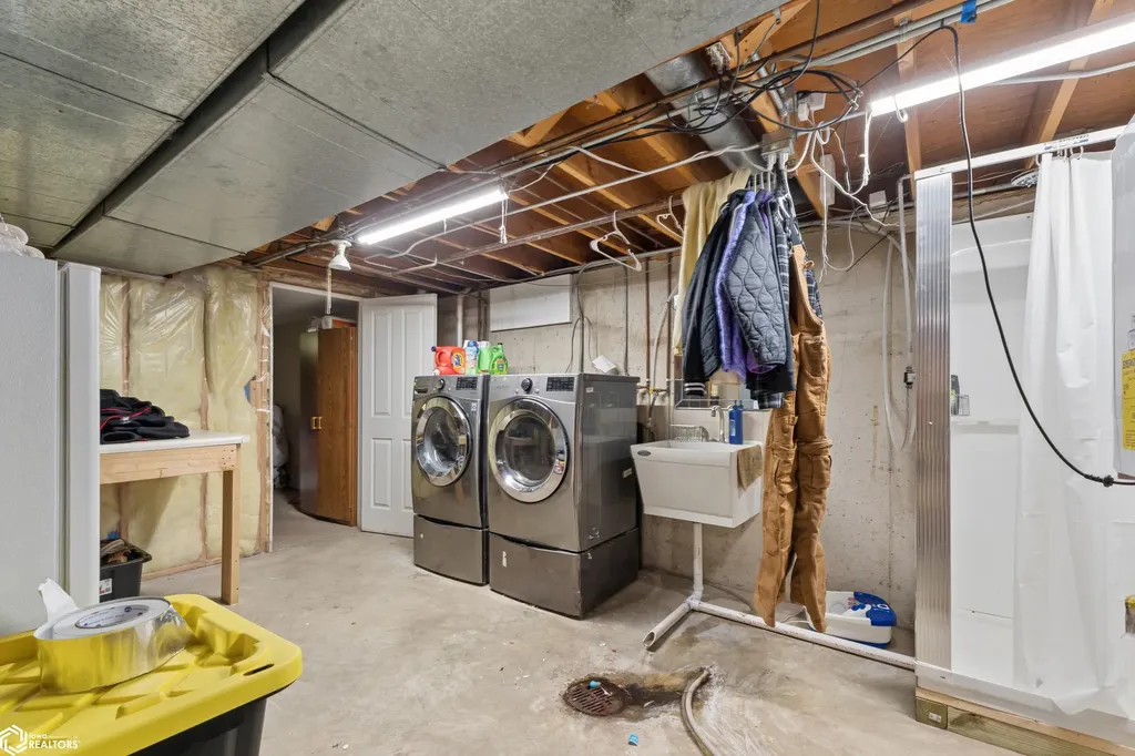658 S Illinois Avenue Mason City IA 50401