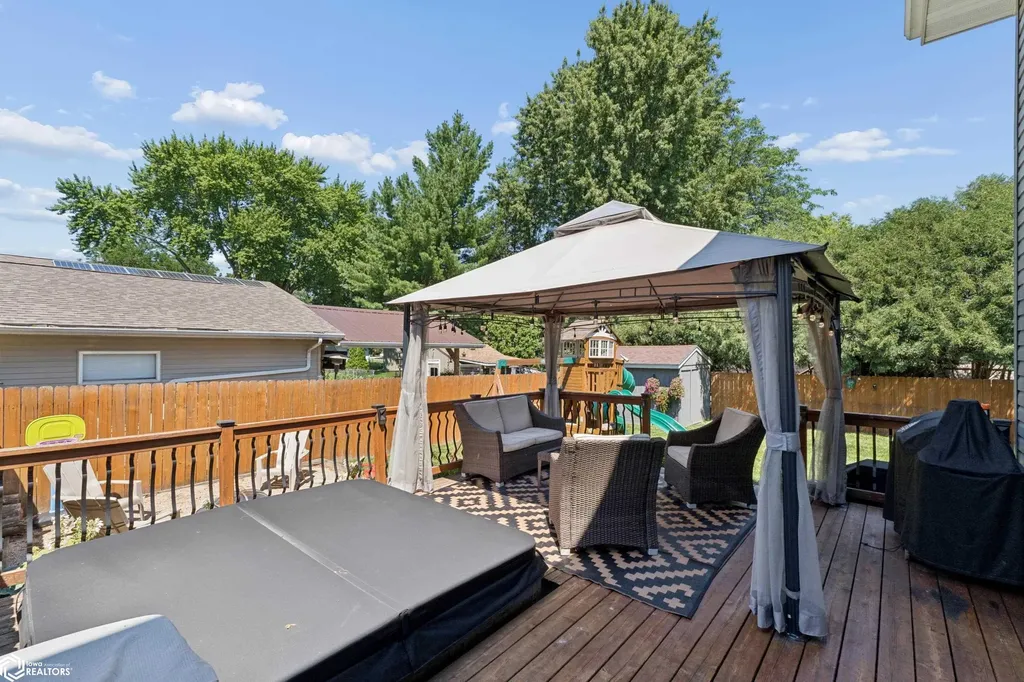 658 S Illinois Avenue Mason City IA 50401