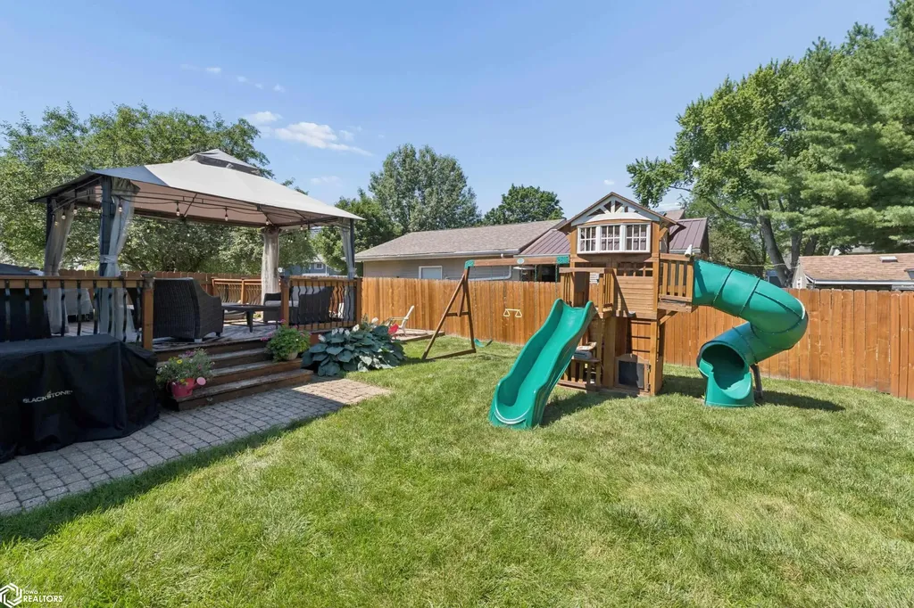 658 S Illinois Avenue Mason City IA 50401