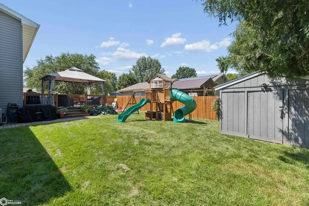 658 S Illinois Avenue Mason City IA 50401