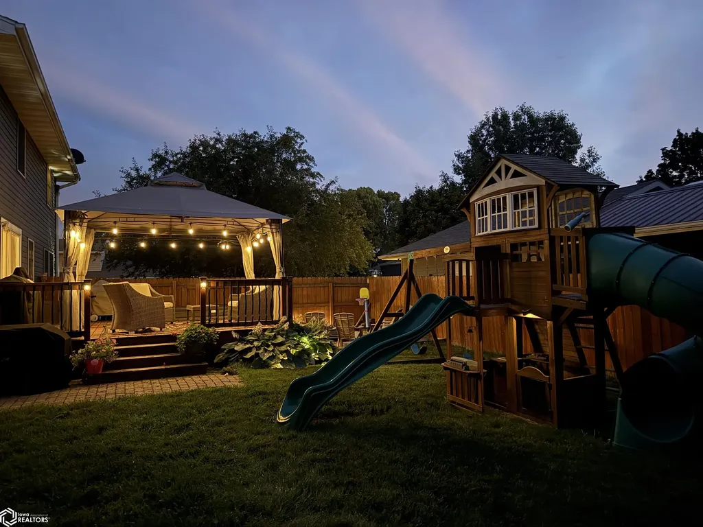 658 S Illinois Avenue Mason City IA 50401