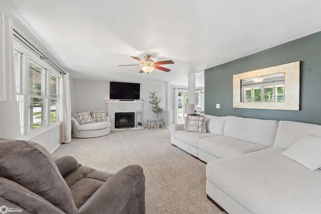 658 S Illinois Avenue Mason City IA 50401