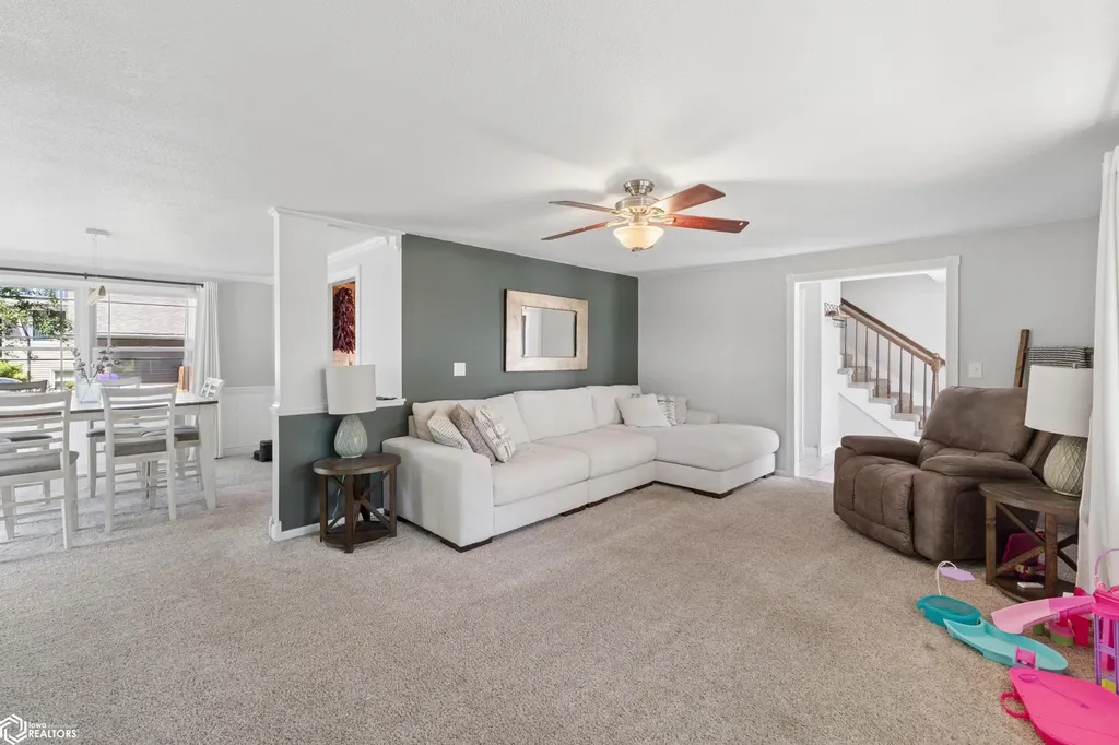 658 S Illinois Avenue Mason City IA 50401
