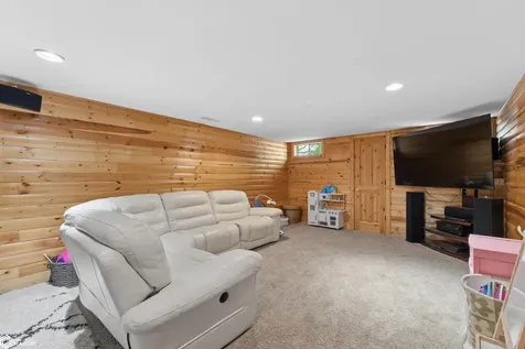 658 S Illinois Avenue Mason City IA 50401