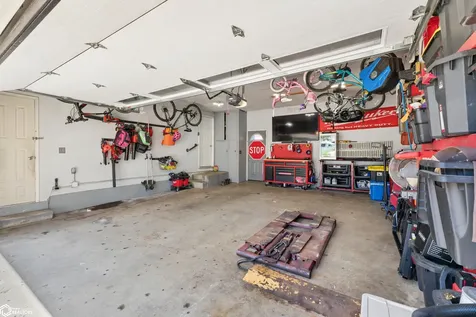 658 S Illinois Avenue Mason City IA 50401
