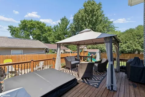 658 S Illinois Avenue Mason City IA 50401