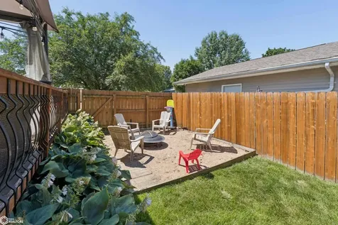 658 S Illinois Avenue Mason City IA 50401