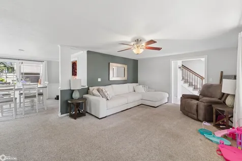 658 S Illinois Avenue Mason City IA 50401