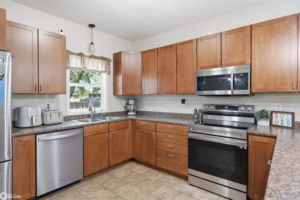 205 W Jefferson Street Montezuma IA 50171