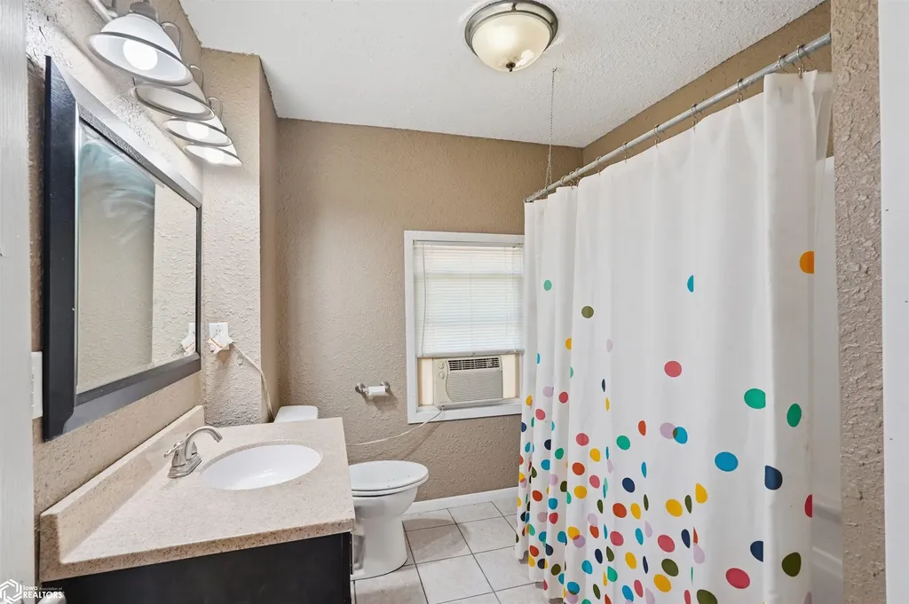 205 W Jefferson Street Montezuma IA 50171