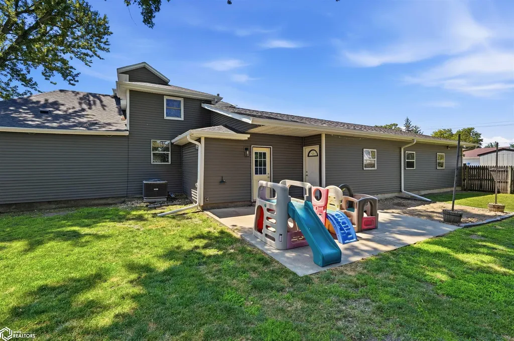 205 W Jefferson Street Montezuma IA 50171