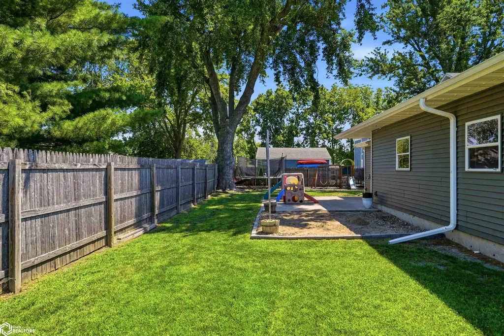 205 W Jefferson Street Montezuma IA 50171