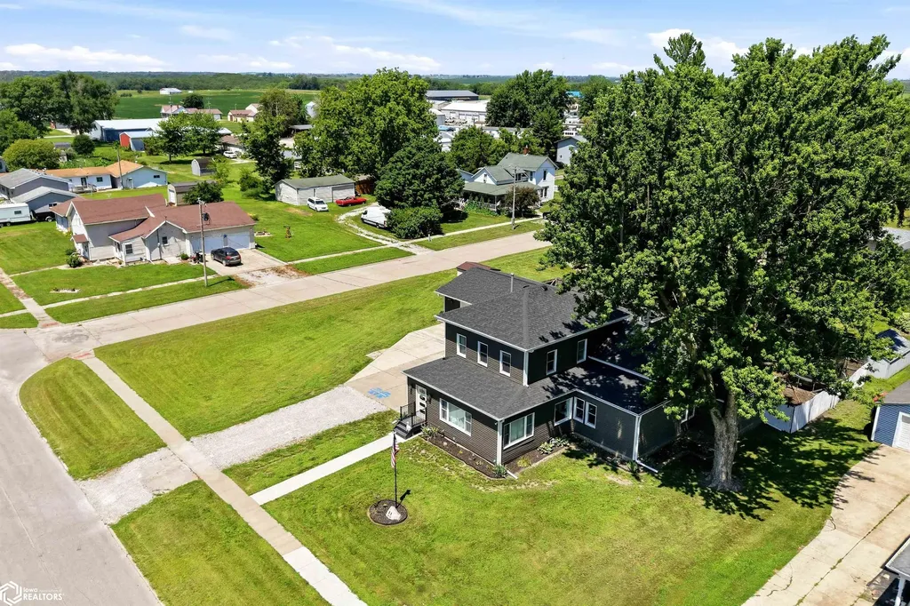 205 W Jefferson Street Montezuma IA 50171