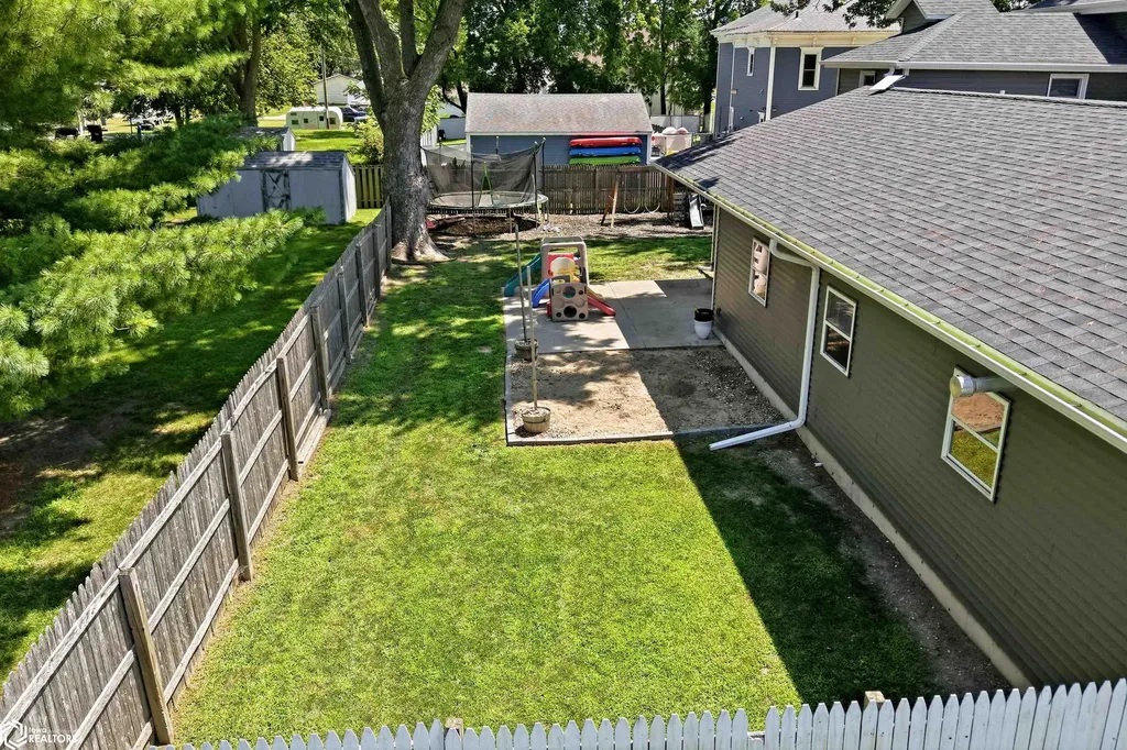 205 W Jefferson Street Montezuma IA 50171