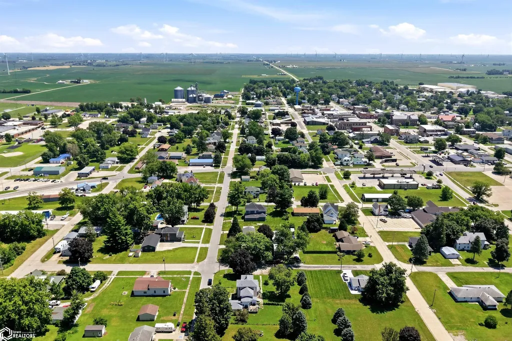 205 W Jefferson Street Montezuma IA 50171