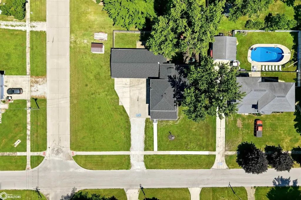 205 W Jefferson Street Montezuma IA 50171