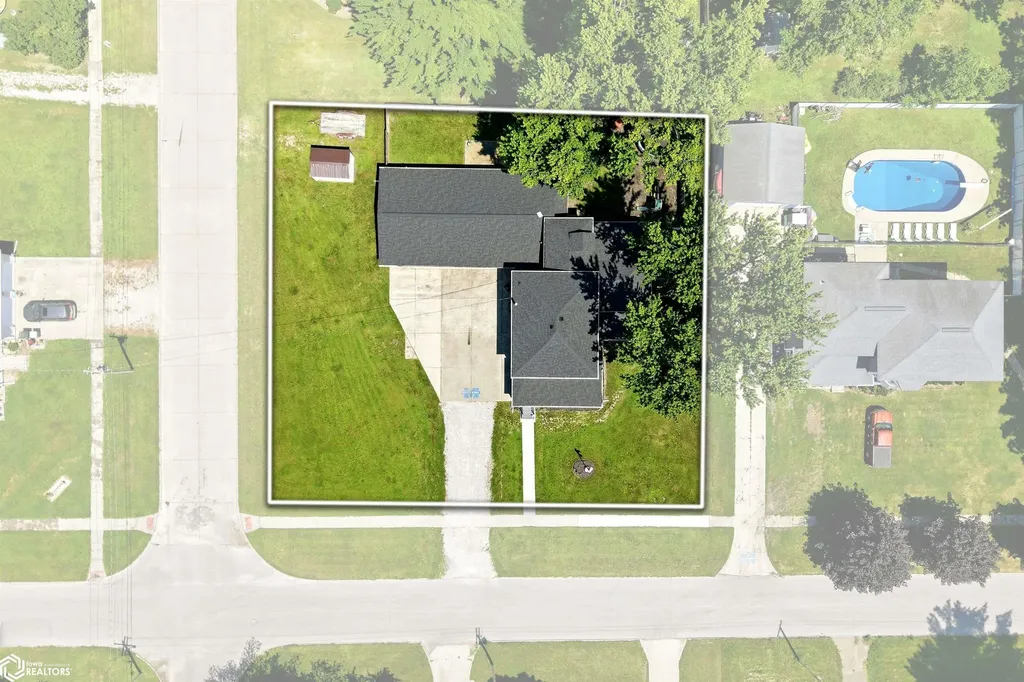205 W Jefferson Street Montezuma IA 50171