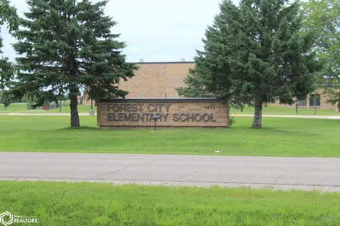 109 Oakridge Drive Forest City IA 50436