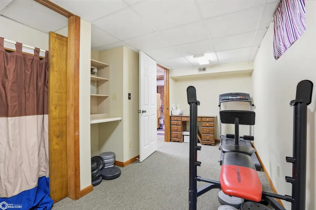 305 S Cottonwood Street New London IA 52645