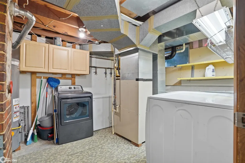305 S Cottonwood Street New London IA 52645