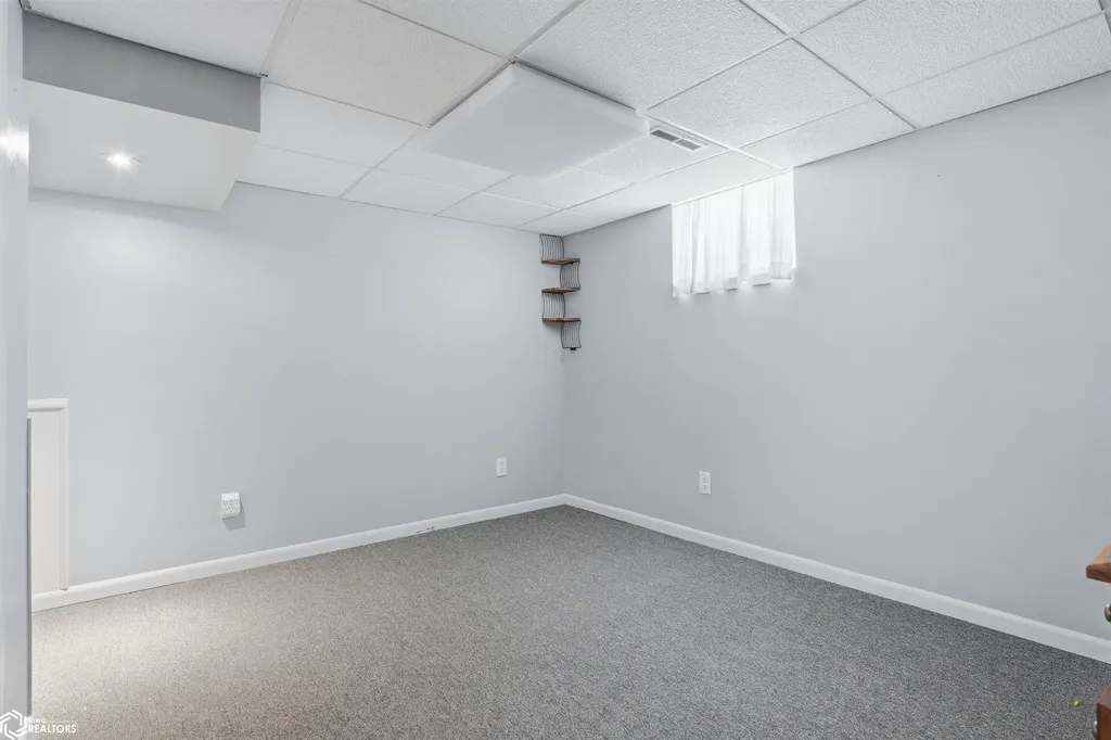 305 S Cottonwood Street New London IA 52645