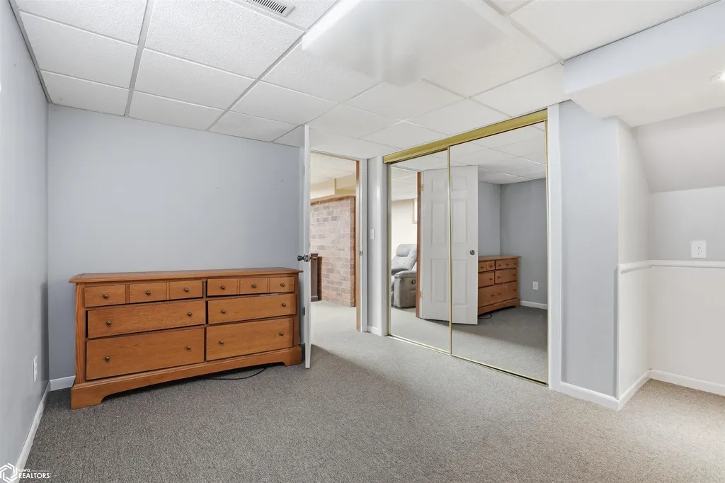305 S Cottonwood Street New London IA 52645