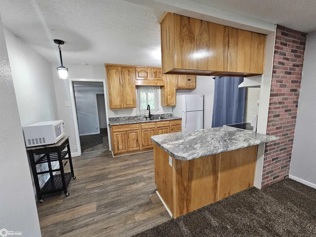314 N Pine New London IA 52645