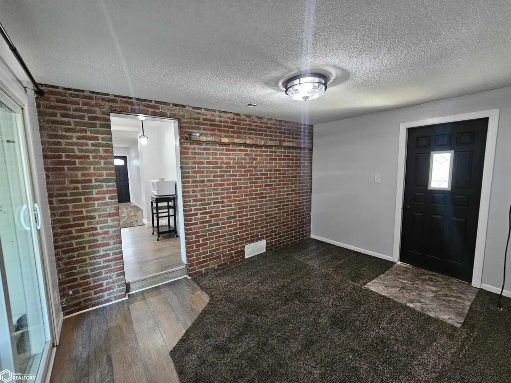 314 N Pine New London IA 52641