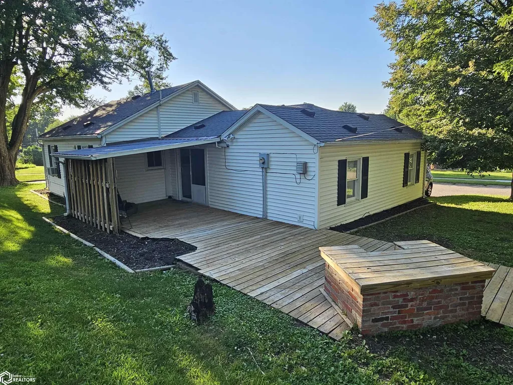 314 N Pine New London IA 52645