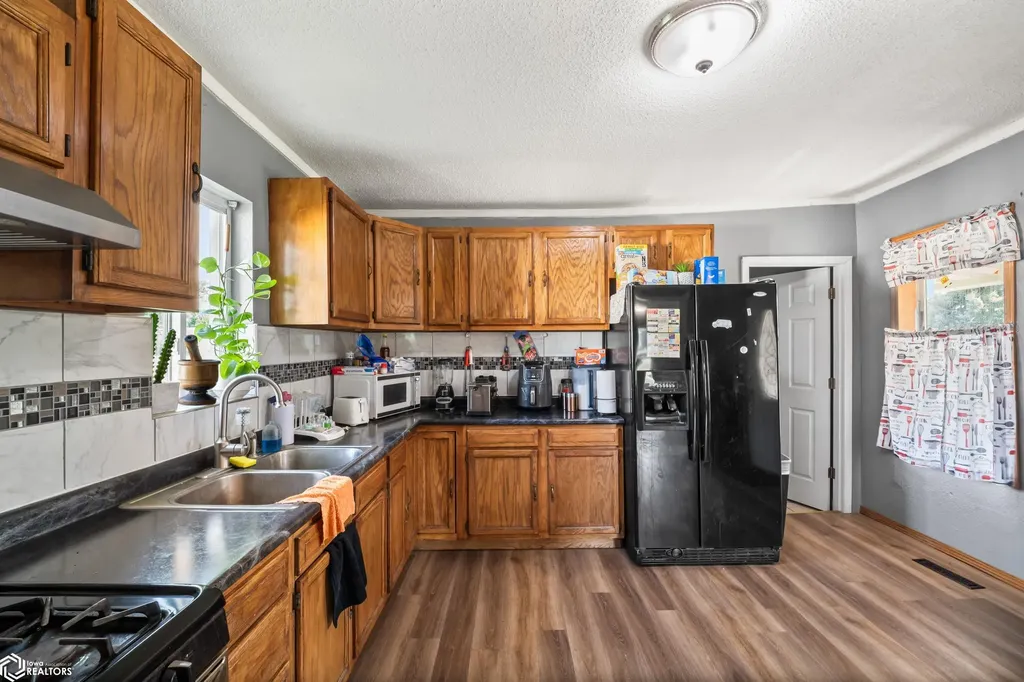 416 Oswego Street Tama IA 52339