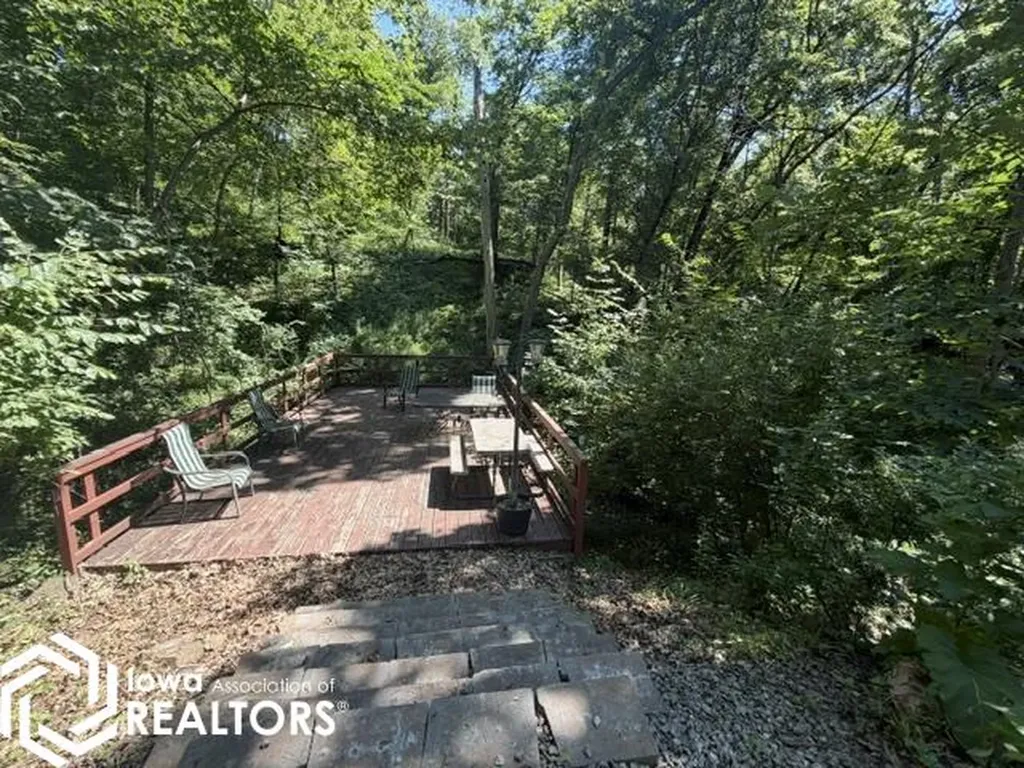 3085 E Lakeshore Drive Brooklyn IA 52211