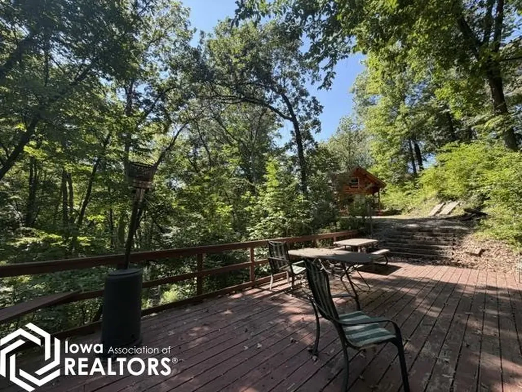 3085 E Lakeshore Drive Brooklyn IA 52211