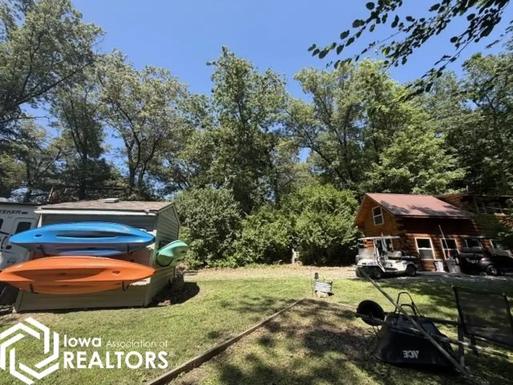 3085 E Lakeshore Drive Brooklyn IA 52211