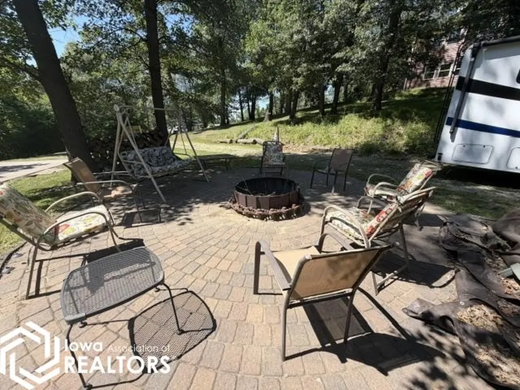 3085 E Lakeshore Drive Brooklyn IA 52211