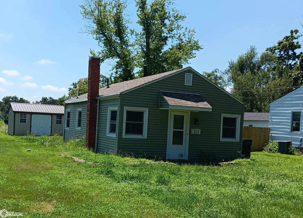 202 Elmdale Avenue Ottumwa IA 52501