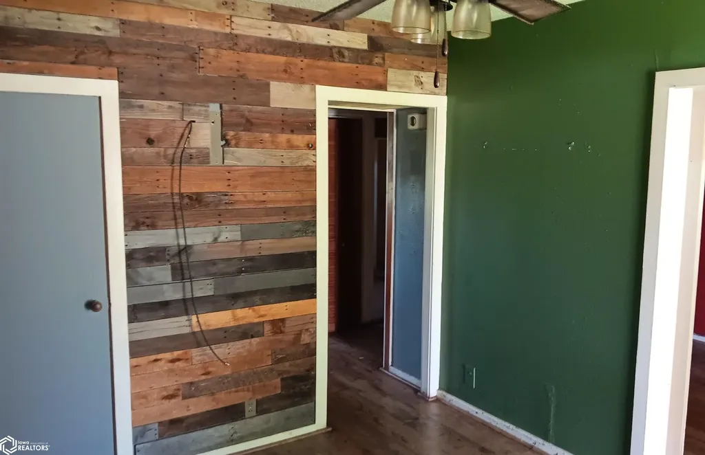 202 Elmdale Avenue Ottumwa IA 52501