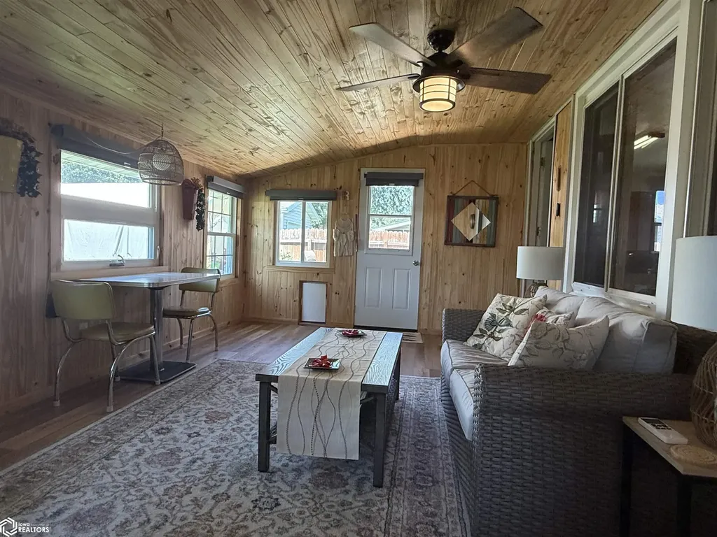 9 Sunset Lane Fort Madison IA 52627
