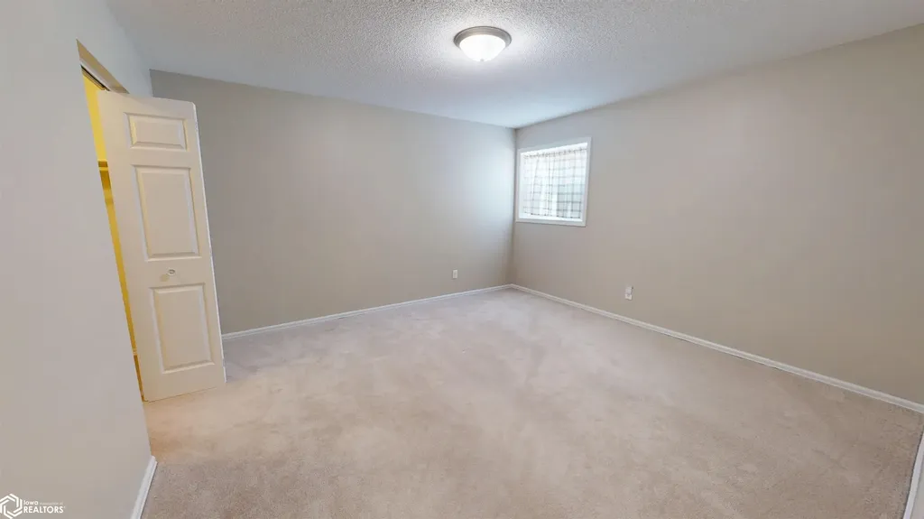 701 E Lowe Avenue Fairfield IA 52556-5251