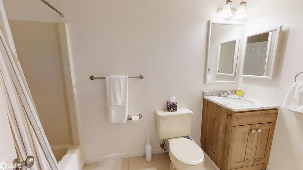 701 E Lowe Avenue Fairfield IA 52556-5251
