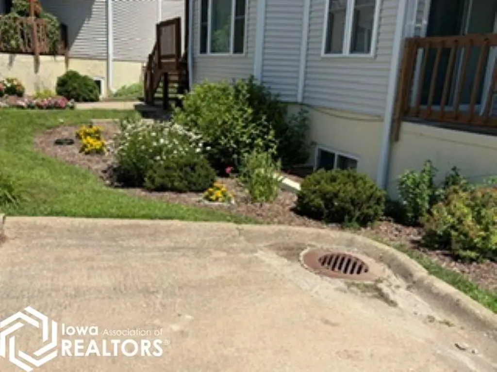 701 E Lowe Avenue Fairfield IA 52556-5251