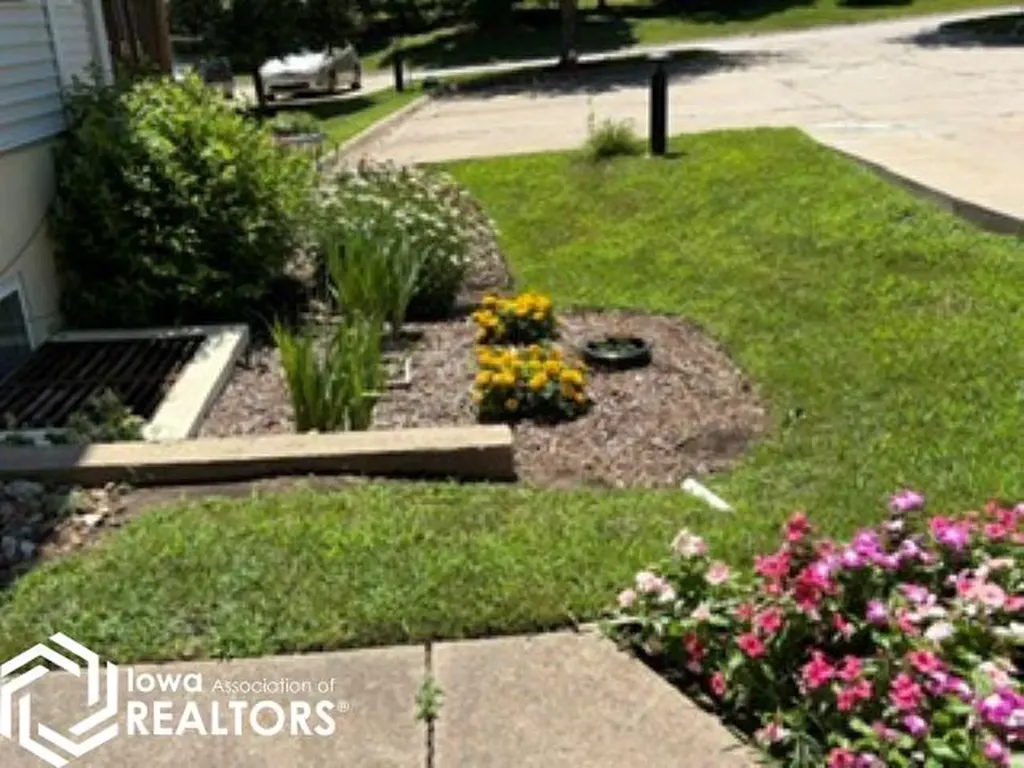 701 E Lowe Avenue Fairfield IA 52556-5251