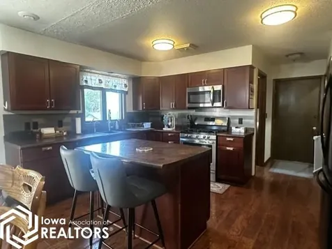 640 7th Street SW Britt IA 50423