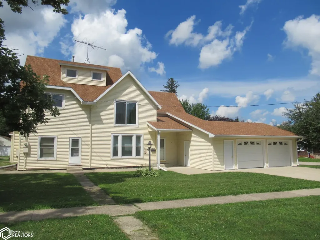 506 N 7th Forest City IA 50436