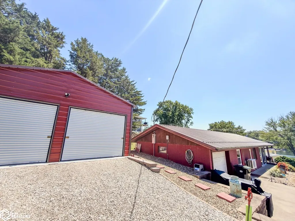 5251 Drake Drive Brooklyn IA 52211