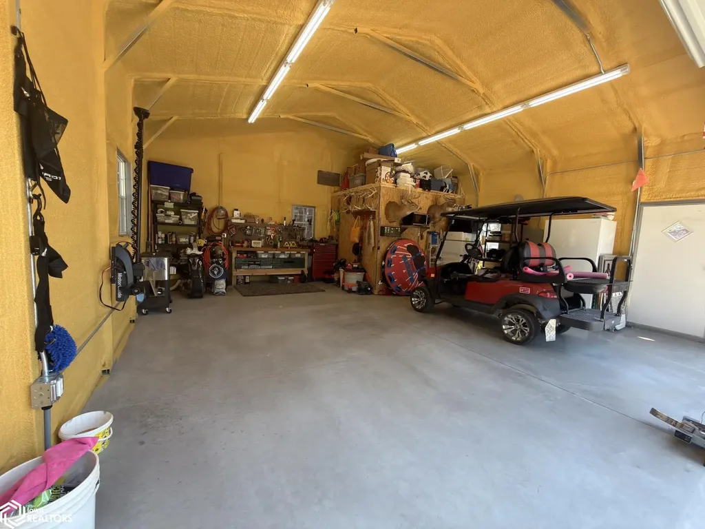 5251 Drake Drive Brooklyn IA 52211