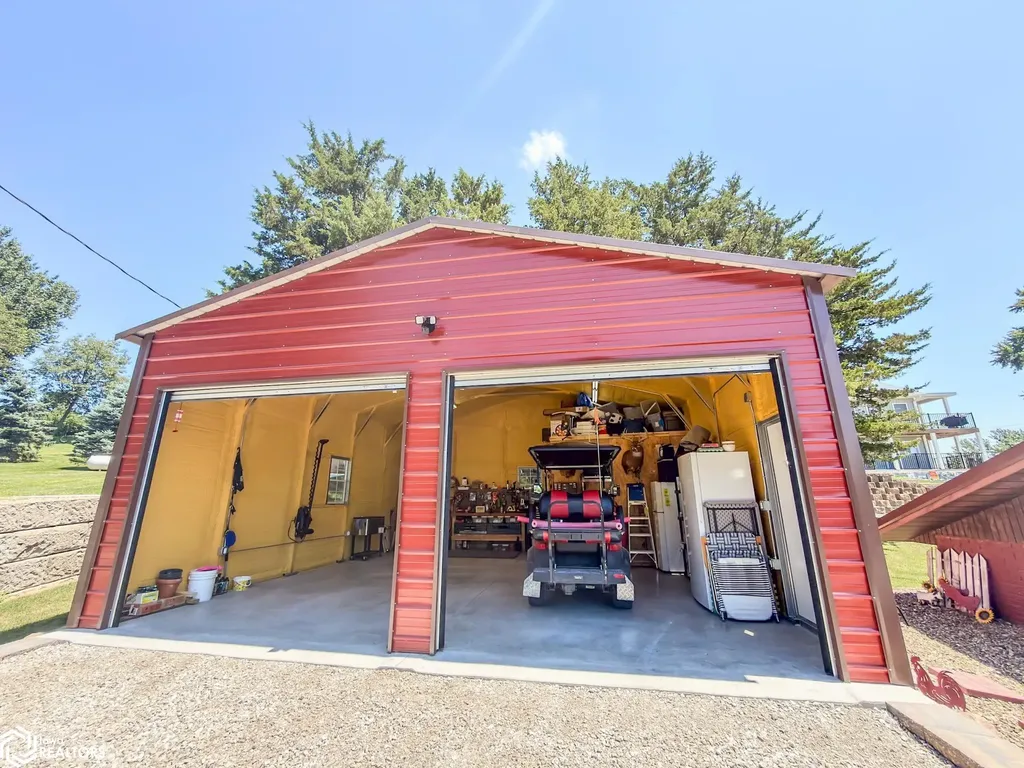 5251 Drake Drive Brooklyn IA 52211