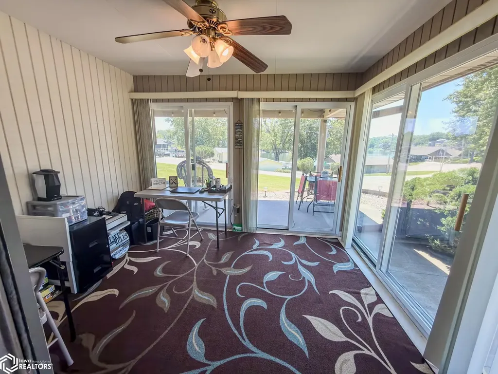 5251 Drake Drive Brooklyn IA 52211