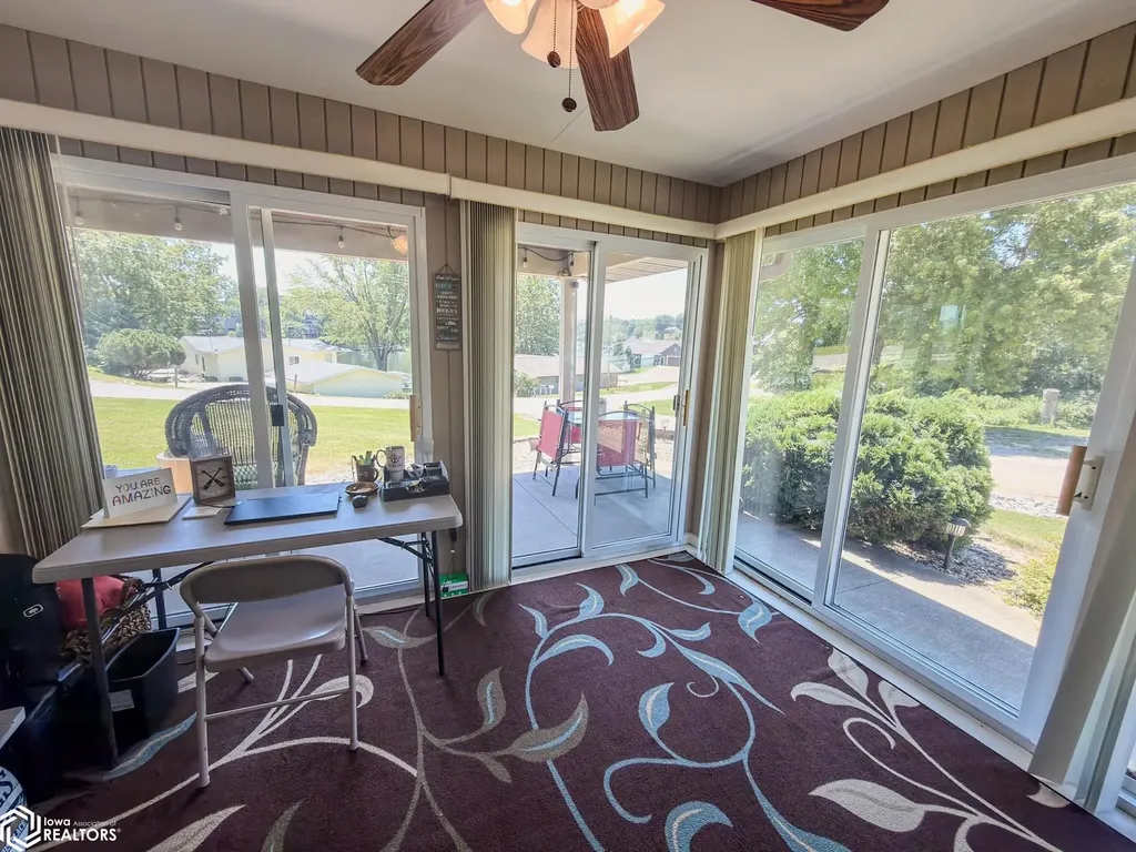 5251 Drake Drive Brooklyn IA 52211
