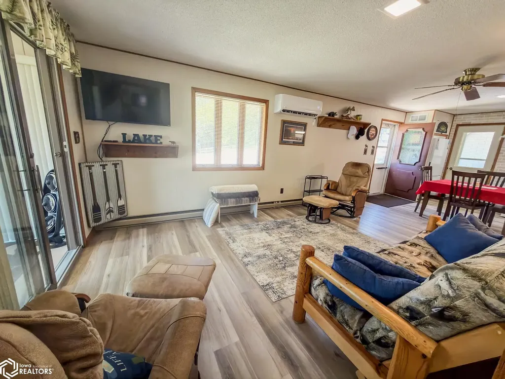5251 Drake Drive Brooklyn IA 52211
